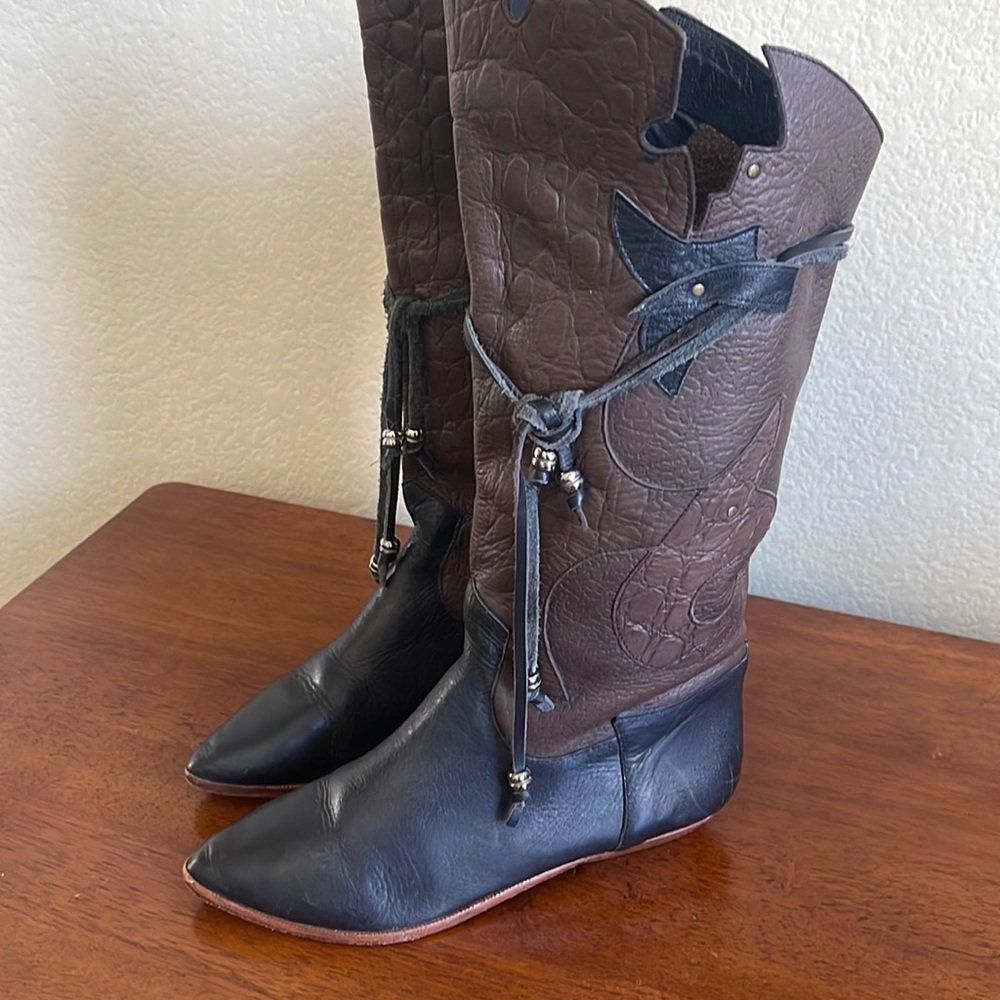 LJ Simone video scalloped leather boot